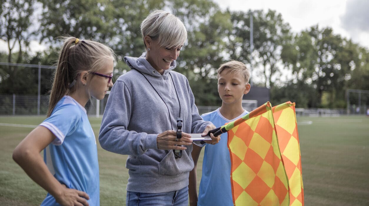 Using the Spond app for coaches to communicate with parents.