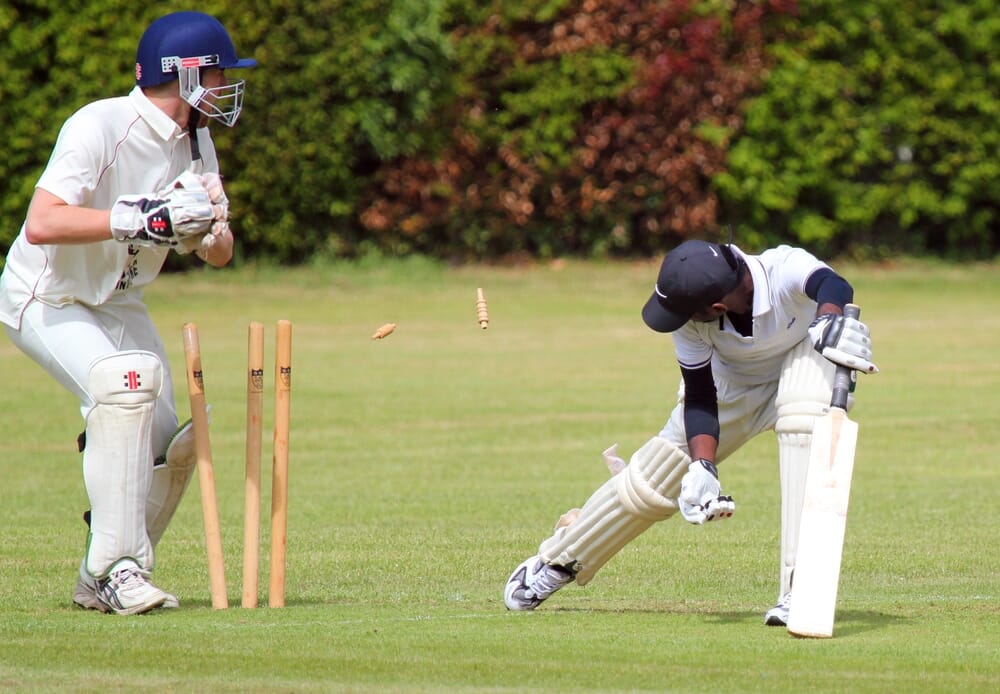 Play-Cricket app live match update on mobile phone