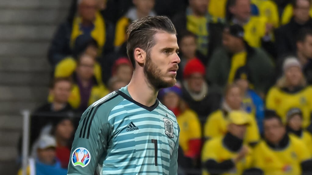 David De Gea playing video games, highlighting one of the hobbies of Premier League footballers.