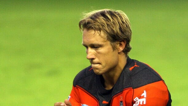 Jonny Wilkinson, one of the greatest British rugby players, securing England's 2003 Rugby World Cup win.