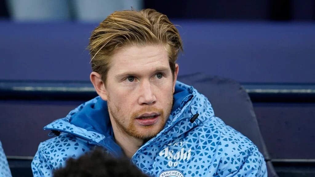 Image of Kevin De Bruyne in Manchester City action, among the highest paid footballers at £1m per week.