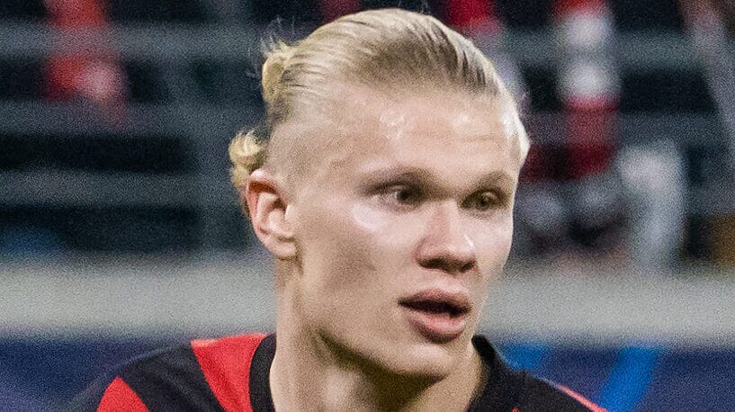 Image of Erling Haaland in a Manchester City shirt, ranked among the highest paid footballers with an £875k weekly wage.