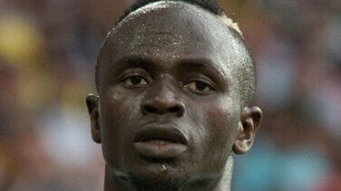 Image of Sadio Mané playing for Al Nassr, among the highest paid footballers, with a £750k per week salary.