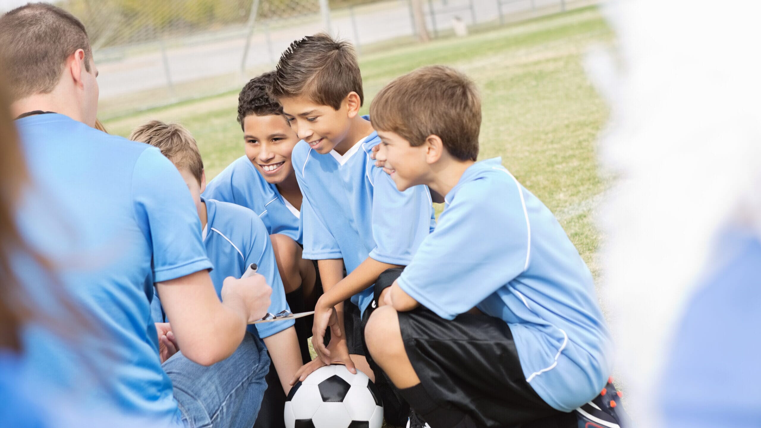 Team manager working from desktop on player attendance – Spond vs InstaTeam